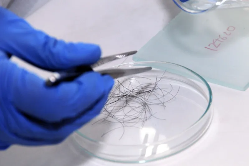 nguoi-dan-ong-dang-thuong-phta-hien-4-dua-con-cham-bam-16-nam-khong-phai-con-minh-thai-so-nguoi-vo-co-hanh-dong-thach-thuc (4)