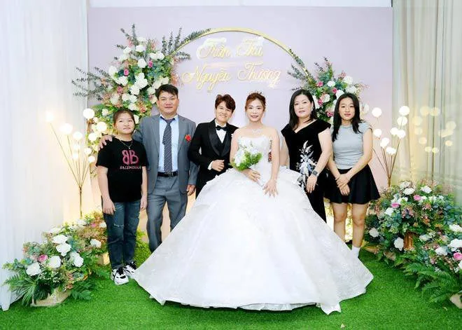 nu-tuyen-thu-viet-nam-cuoi-vo-va-cau-chuyen-bien--tu-hang-xom-di-nghi-dem-pha-de-co-duoc-1-dam-cuoi (2)