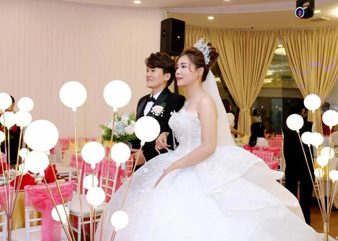 nu-tuyen-thu-viet-nam-cuoi-vo-va-cau-chuyen-bien--tu-hang-xom-di-nghi-dem-pha-de-co-duoc-1-dam-cuoi (411)