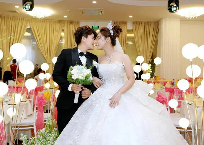 nu-tuyen-thu-viet-nam-cuoi-vo-va-cau-chuyen-bien--tu-hang-xom-di-nghi-dem-pha-de-co-duoc-1-dam-cuoi (5)