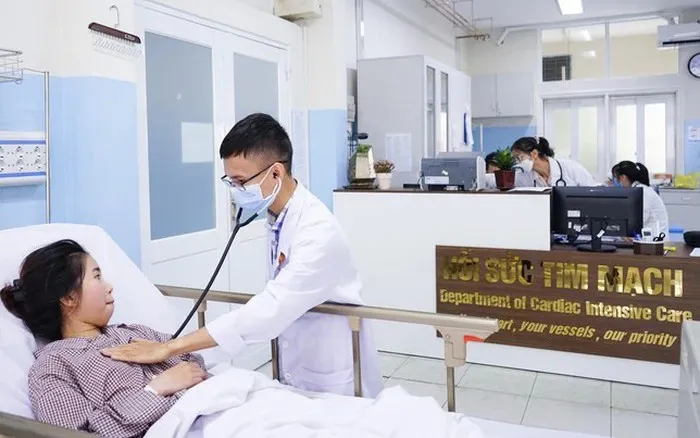 nu-sing-21-tuoi-nguy-kich-tinh-mang-benh-doc-nhung-chu-quan-vi-nghi-chi-mac-benh-cam (6)