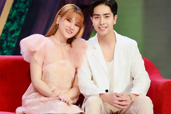 sao-nu-vbiz-tai-hon-lan-2-voi-chong-kem-10-tuoi-duoc-treo-thuong-sinh-mot-dua-chau-tang-1-manh-dat-chuc-ty (111)