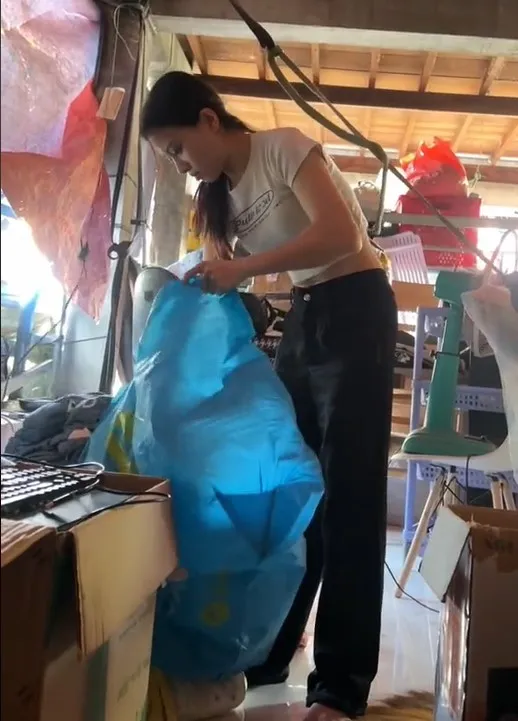 vo-tinh-xay-nha-co-chu-l-nguoc-co-gai-doc-comment-lien-voi-goi-tho-den-pha-bo-vi-ly-do-qua-dang-so (7)