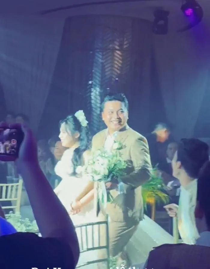 chu-nhat-loat-hit-trieu-view-cua-showbiz-viet-bi-mat-to-chuc-dam-cuoi-tuoi-24-khan-gia-qua-ngo-ngang (2)