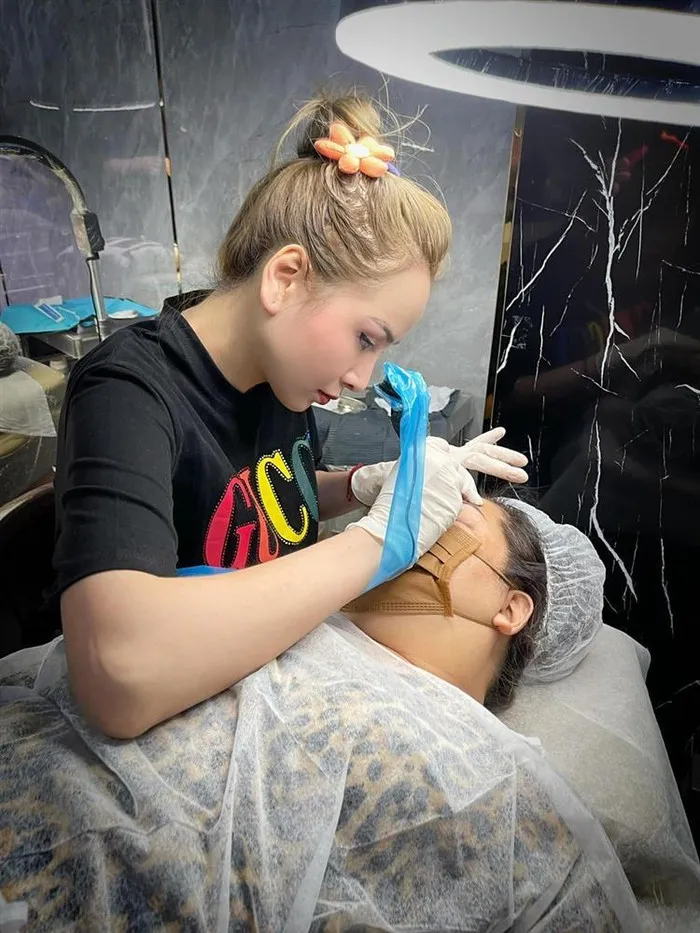 hoa-hau-viet-tung-kiem-1-ty-dong-trong-30-phut-gap-bi-kich-hon-nhan-phai-sang-xu-nguoi-phun-xam-kiem-song (5)