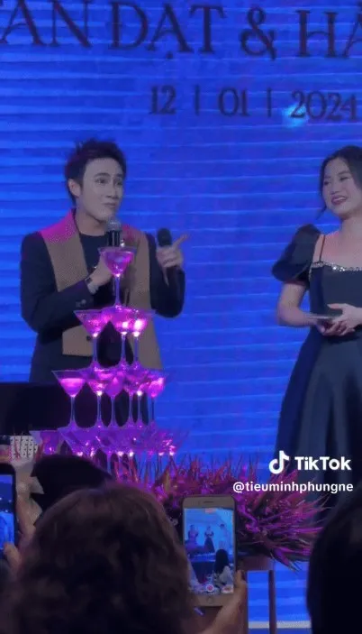 sao-nu-vbiz-dang-hat-dam-cuoi-bi-vach-tran-hat-nhep-ngay-tren-san-khau-het-duong-choi-cai (2)