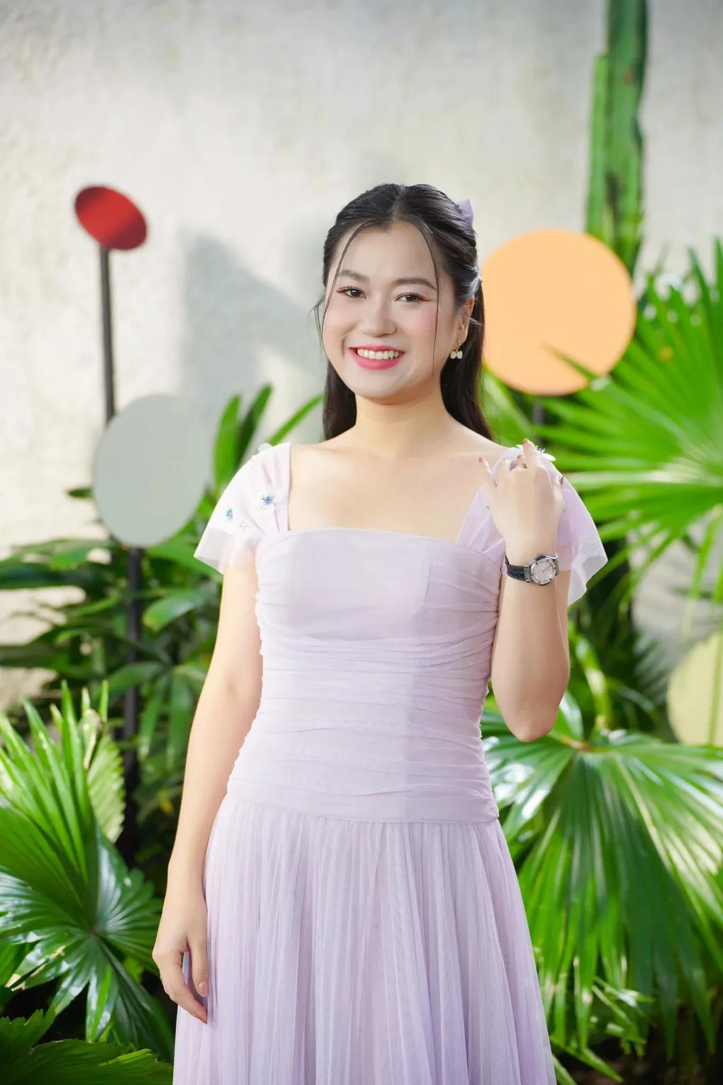 sao-nu-vbiz-dang-hat-dam-cuoi-bi-vach-tran-hat-nhep-ngay-tren-san-khau-het-duong-choi-cai (4)