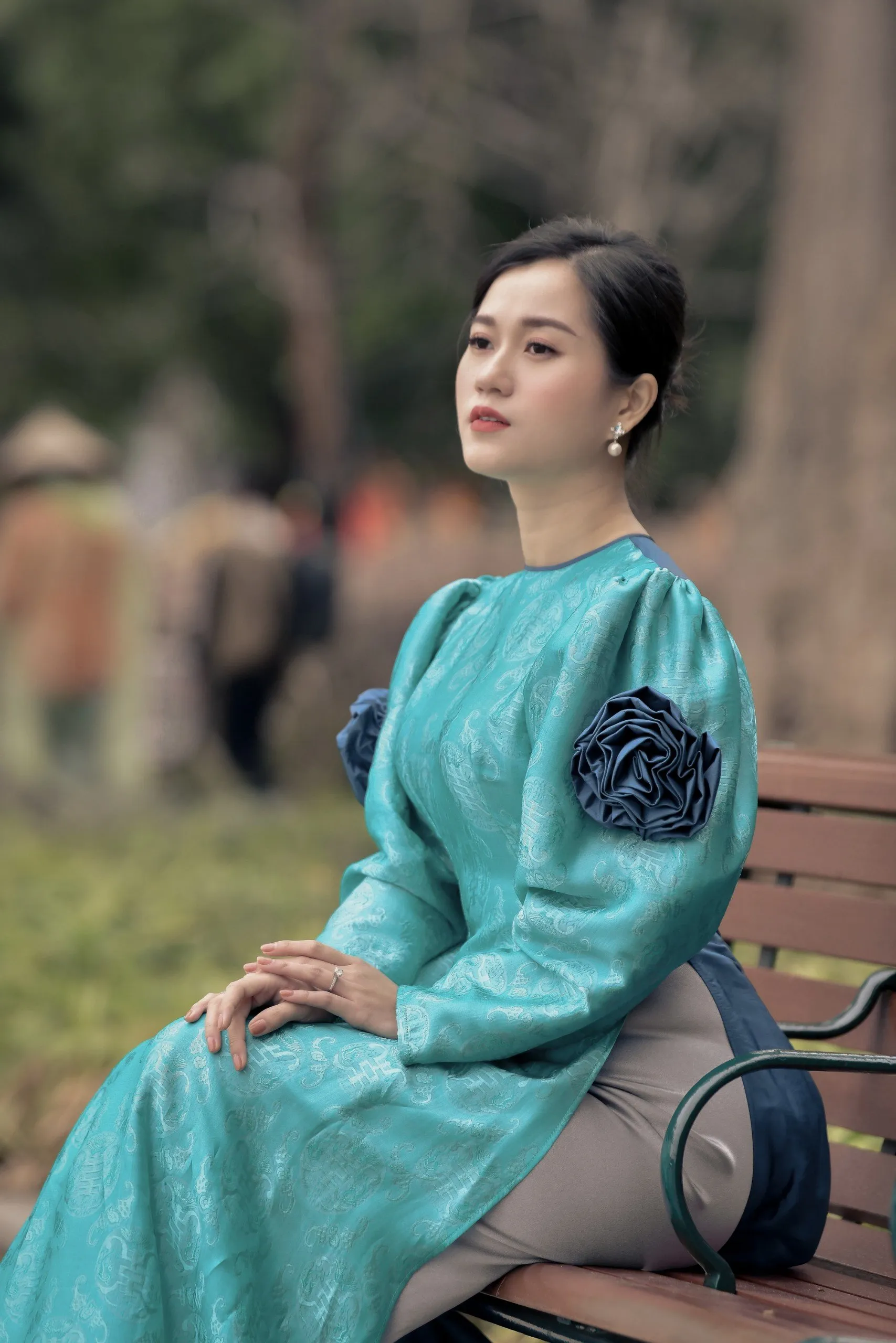 sao-nu-vbiz-dang-hat-dam-cuoi-bi-vach-tran-hat-nhep-ngay-tren-san-khau-het-duong-choi-cai (6)