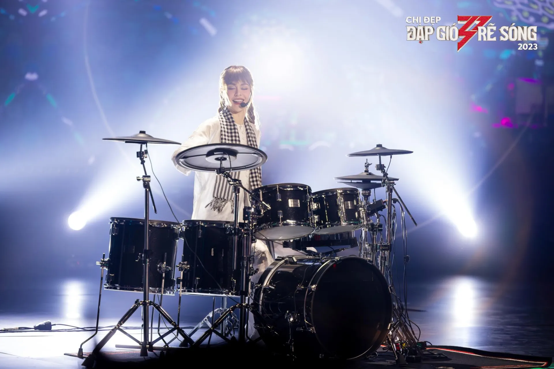 doan-trang-gap-chan-thuong-o-tong-duyet-van-xuat-sac-danh-chien-thang-truoc-dieu-nhi-o-tran-so-lo-cong-dien-5 (19)