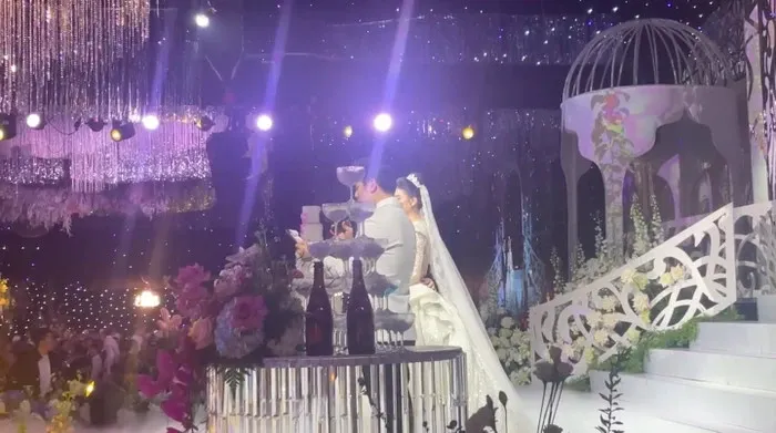 my-nhan-showbiz-bi-mat-dam-cuoi-dam-vinh-hung-hang-loat-sao-viet-tham-du-choang-truoc-2-tan-pha-le-trang-tri (3)