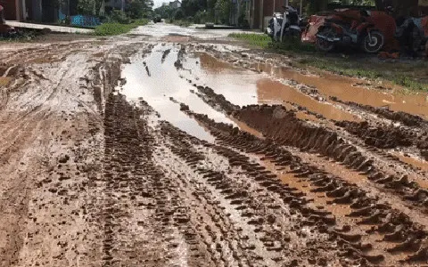 quyet-khong-gop-tien-lam-duong-cung-ca-lang-con-tuyen-bo-khong-can-di-mot-gia-dinh-gap-cai-ket-chua-chat-khi-nha-co-dam-cuoi (2)