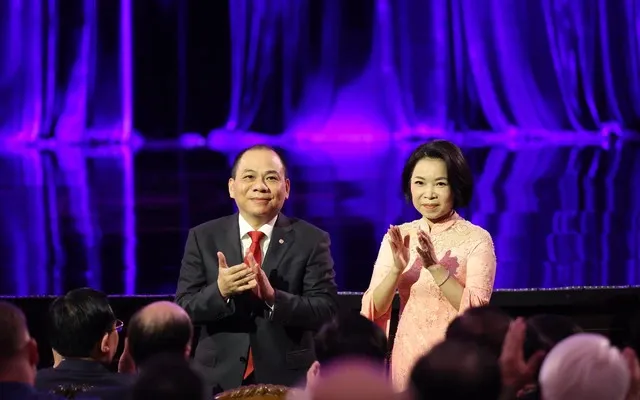 danh-tinh-nguoi-vo-hiem-lo-dien-ty-phu-pham-nha-vuong-tu-ban-hoc-thanh-ban-den-nguoi-quyen-luc-san-chung-khoan (311)
