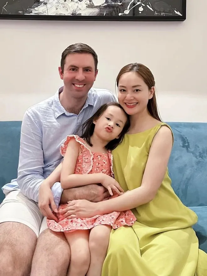 nu-dien-vien-showbiz-viet-lay-chong-tay-cao-2-met-quay-canh-bi-tac-dong-vat-ly-den-4-tieng-van-cam-thay-sung-suong (3)