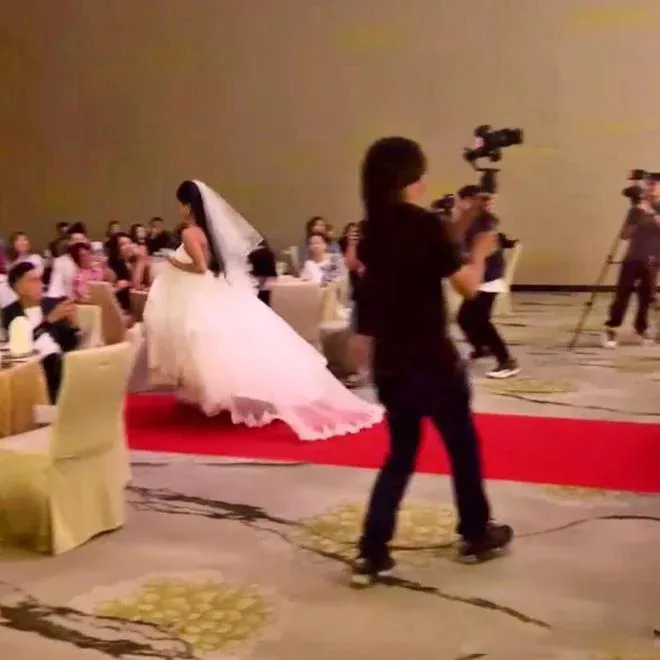 ep-con-gia-cuoi-nguoi-khong-yeu-co-dau-om-tien-sinh-le-bo-trong-truoc-ngay-cuoi-khien-bo-me-dieu-dung (13)