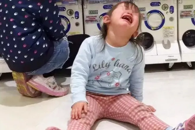 be-gai-bong-mat-thi-luc-dot-ngot-trong-mot-dem-hoa-ra-van-de-o-cha-me-khien-dan-tinh-suy-ngam (31)