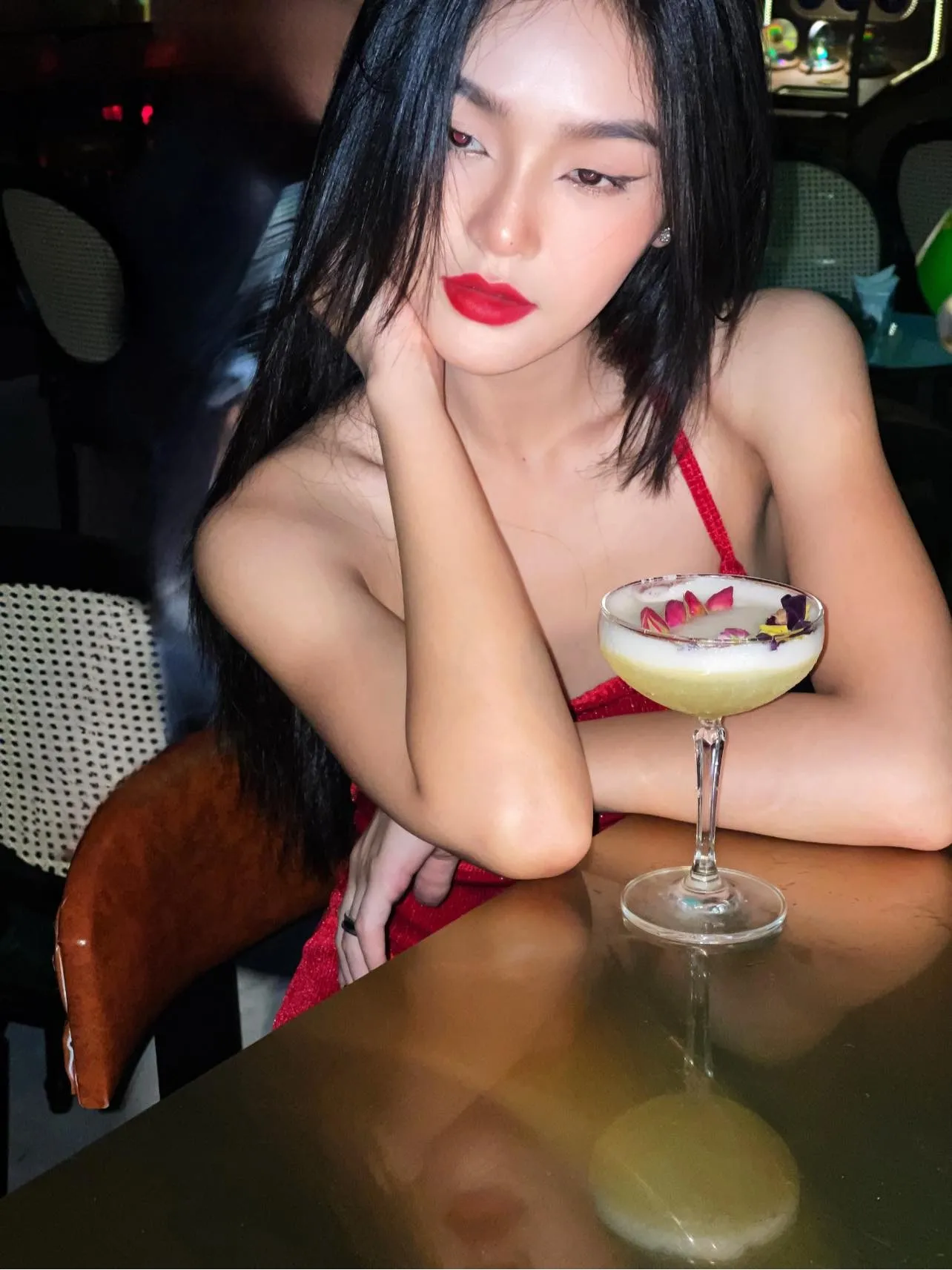 co-gai-tieu-tam-hot-nhat-man-anh-viet-so-huu-cap-mat-ho-ly-gay-cu-y-den-ten-goi-cung-doc-la (14)