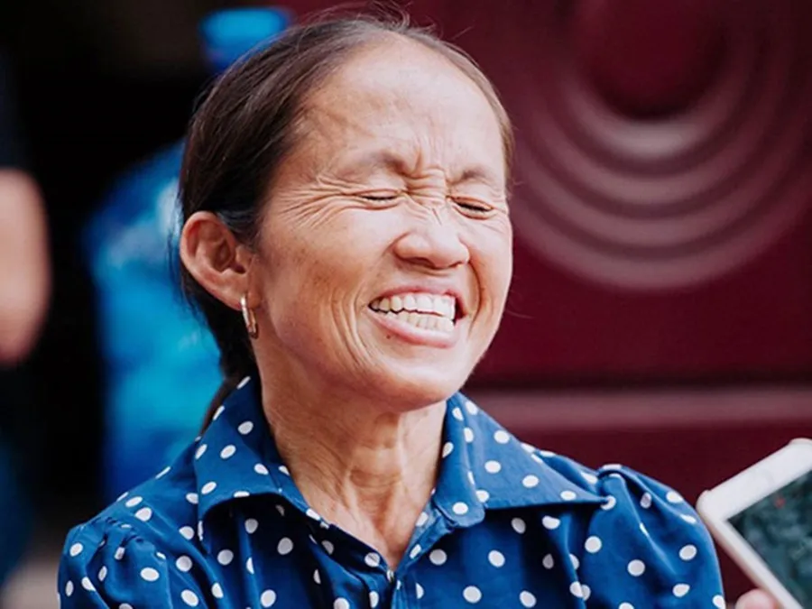 2-hien-tuong-thach-thuc-danh-hai-doi-doi-chong-mat-ba-tan-vlog-khoe-co-ngoi-trang-le-le-thi-dan-thu-nhap-khung (6)