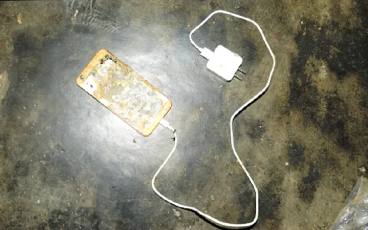 tay-uot-cam-sac-dien-thoai-be-gai-oan-mang-sau-tieng-xoet-xoet-gia-dinh-khoc-than-co-moi-dua-con (5)