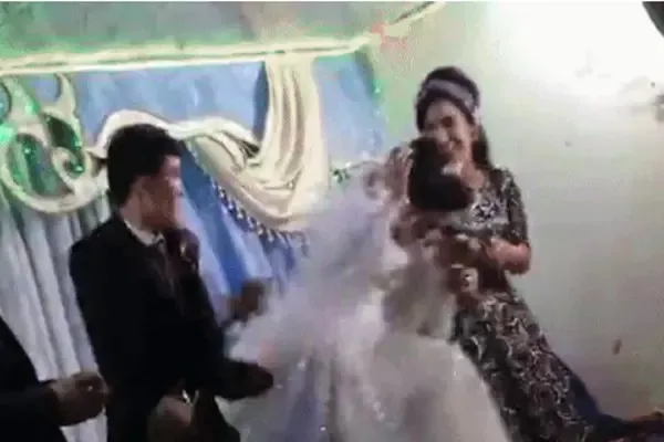 hi-huu-co-dau-bi-me-chong-tac-dong-vat-ly-giua-dam-cuoi-biet-ly-do-dang-sau-ai-cung-khuyen-quay-xe (2)