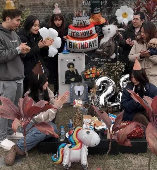 le-bong-to-chuc-sinh-nhat-cho-nguoi-ban-da-mat-3-nam-vo-doc-binh-luan-ai-nay-deu-ghi-dung-1-cau-rung-minh (16)