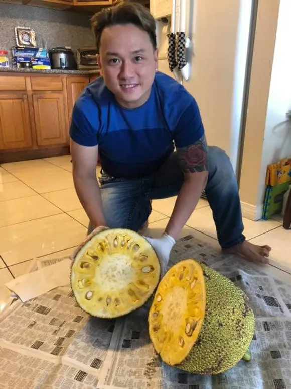 nam-ca-si-dien-trai-la-tinh-cu-cua-mc-cat-tuong-sang-xu-nguoi-lam-viec-den-bo-pho-tay-chan-nhac-khong-noi (2)