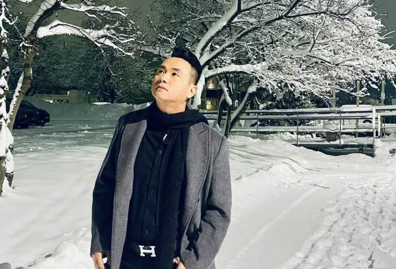 nam-ca-si-dien-trai-la-tinh-cu-cua-mc-cat-tuong-sang-xu-nguoi-lam-viec-den-bo-pho-tay-chan-nhac-khong-noi (4)