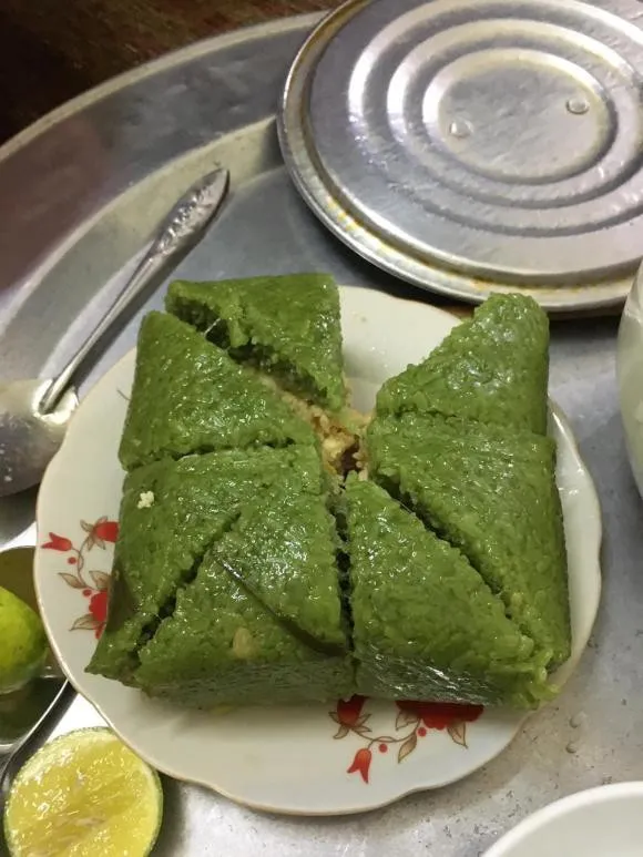 su-that-ve-mau-xanh-ngat-cua-banh-chung-tuong-dep-mat-hoa-ra-la-pham-mau (8)