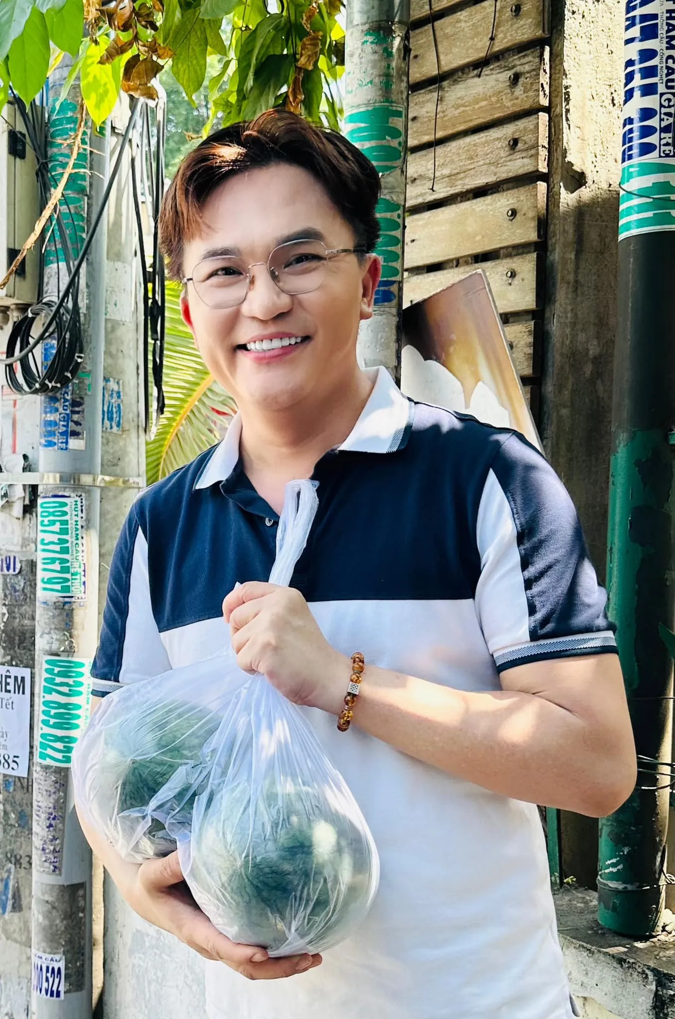 mc-dai-nghia-tung-thi-rot-truong-san-khau-den-suy-sup-chanh-long-vi-dien-o-ham-cau-hoi-cho (6)