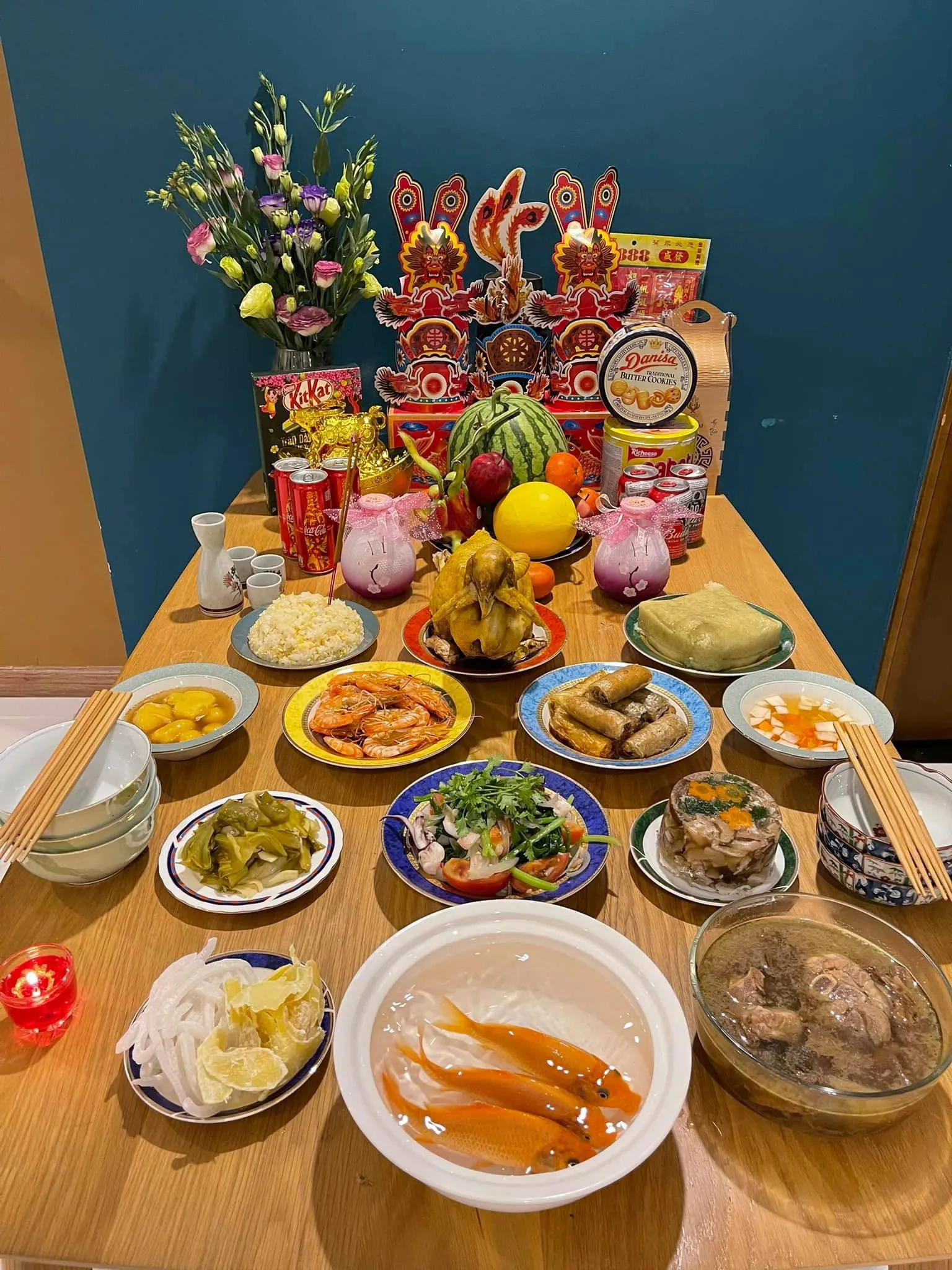 cung-ong-cong-ong-tao-tranh-dat-thu-nay-len-ban-tho-keo-ruoc-van-den-vao-nha-pham-dieu-kieng-ky-xui-xeo-ca-nam (4)