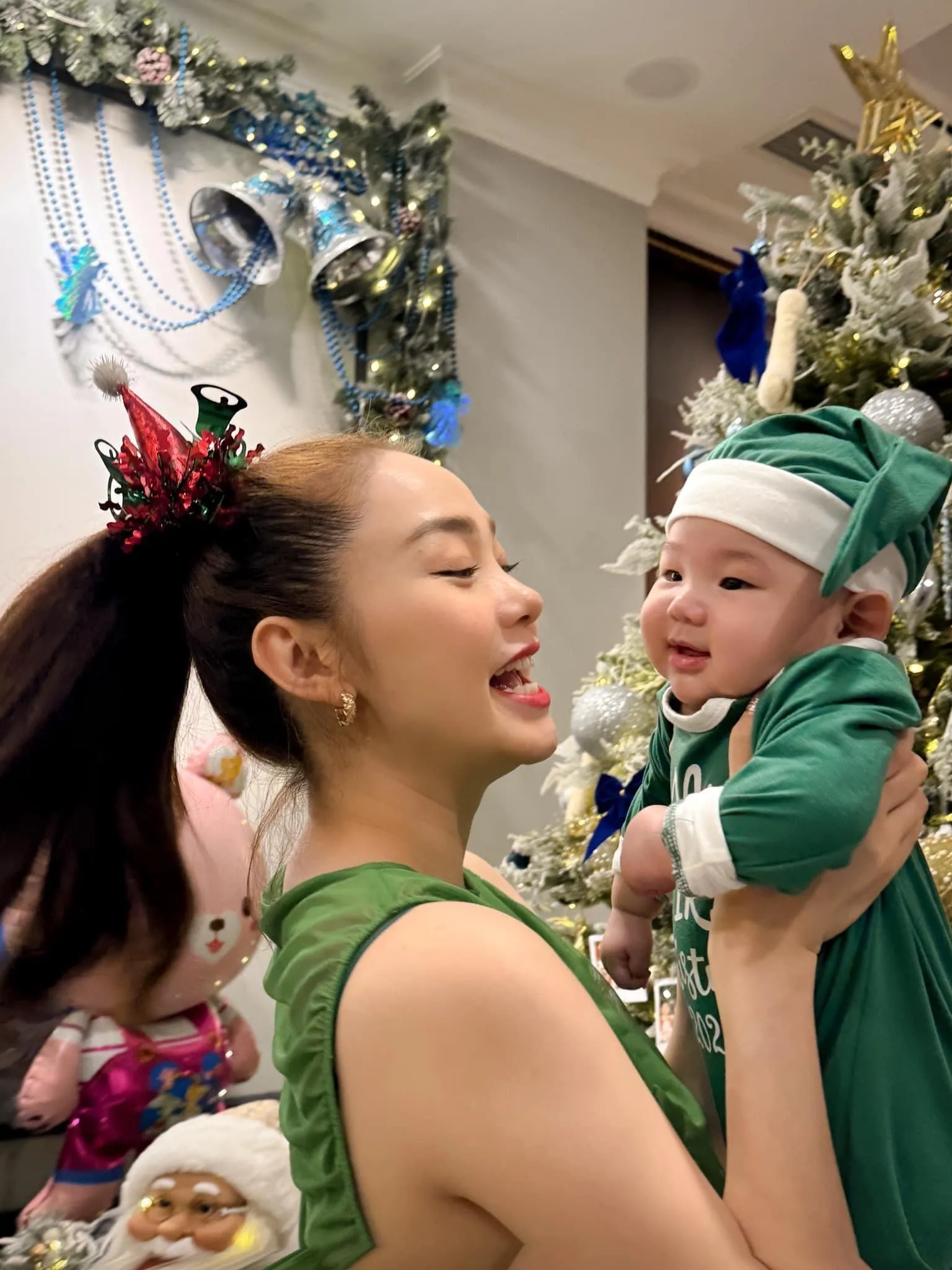 minh-hang-xa-anh-bong-be-quy-tu-cong-khai-anh-can-mat-chong-dai-gia-sau-thoi-gian-giau-kin-nhu-bung (9)