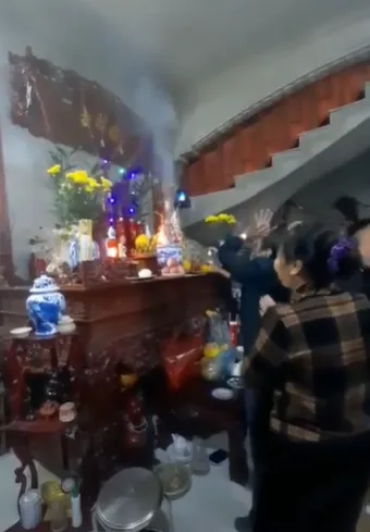 dang-cung-ban-tho-bat-nhang-bong-boc-chay-nghi-ngut-khien-gia-dinh-mung-ro-va-su-that-bat-ngo (6)