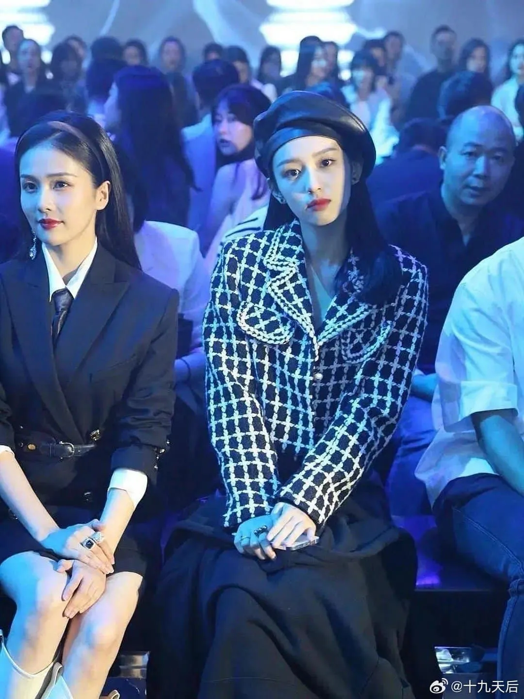 chau-da-chung-khung-hinh-voi-bach-loc-khoanh-khac-tinh-hoa-hoi-tu-nhung-tieu-hoa-dan-lai-lan-luot-hoan-toan (2)