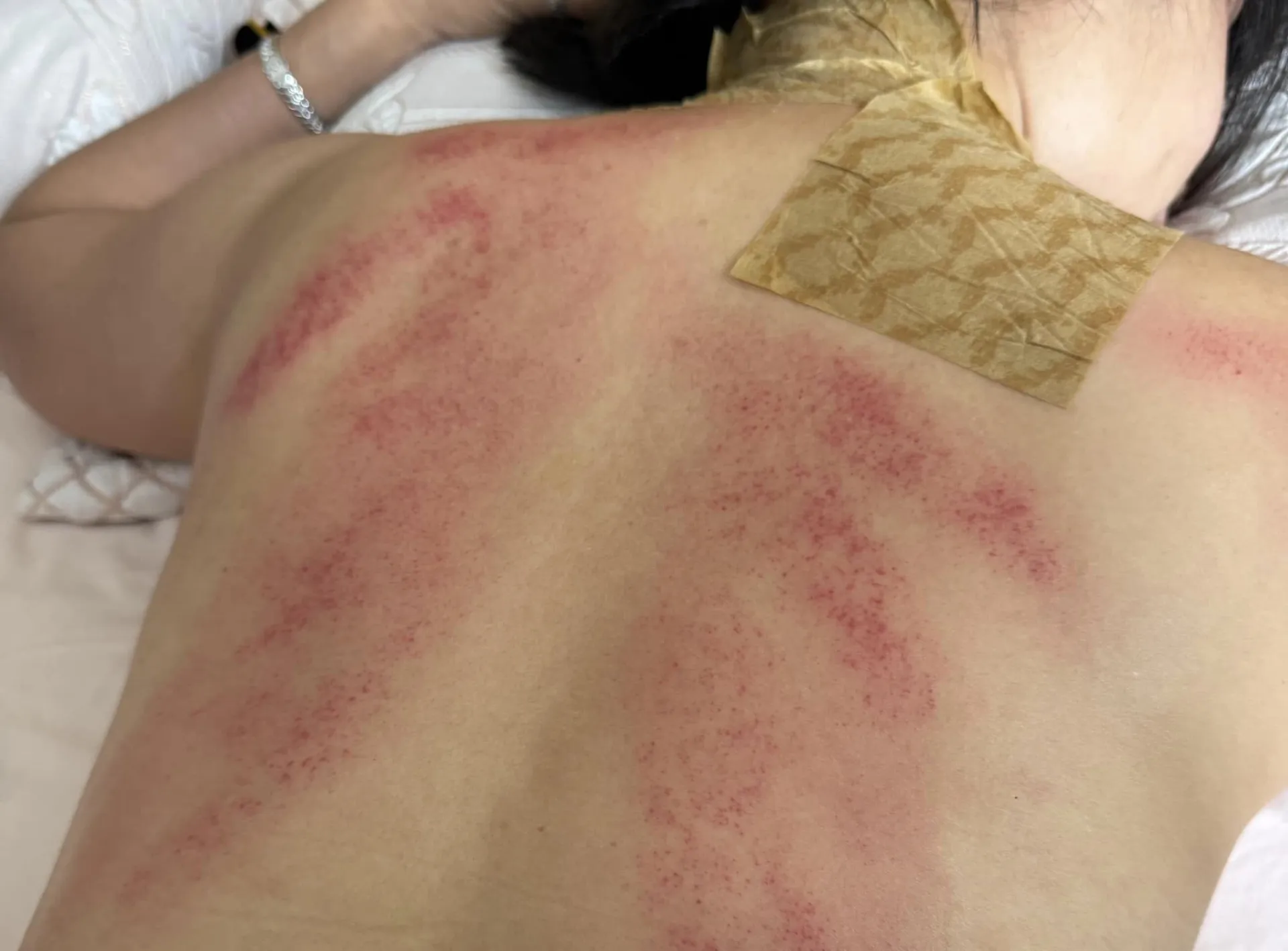 cat-tuong-xiu-ngang-than-tho-khong-biet-an-tet-kieu-gi-cong-khai-co-the-day-vet-tim-nhung-ngay-cuoi-nam (5)