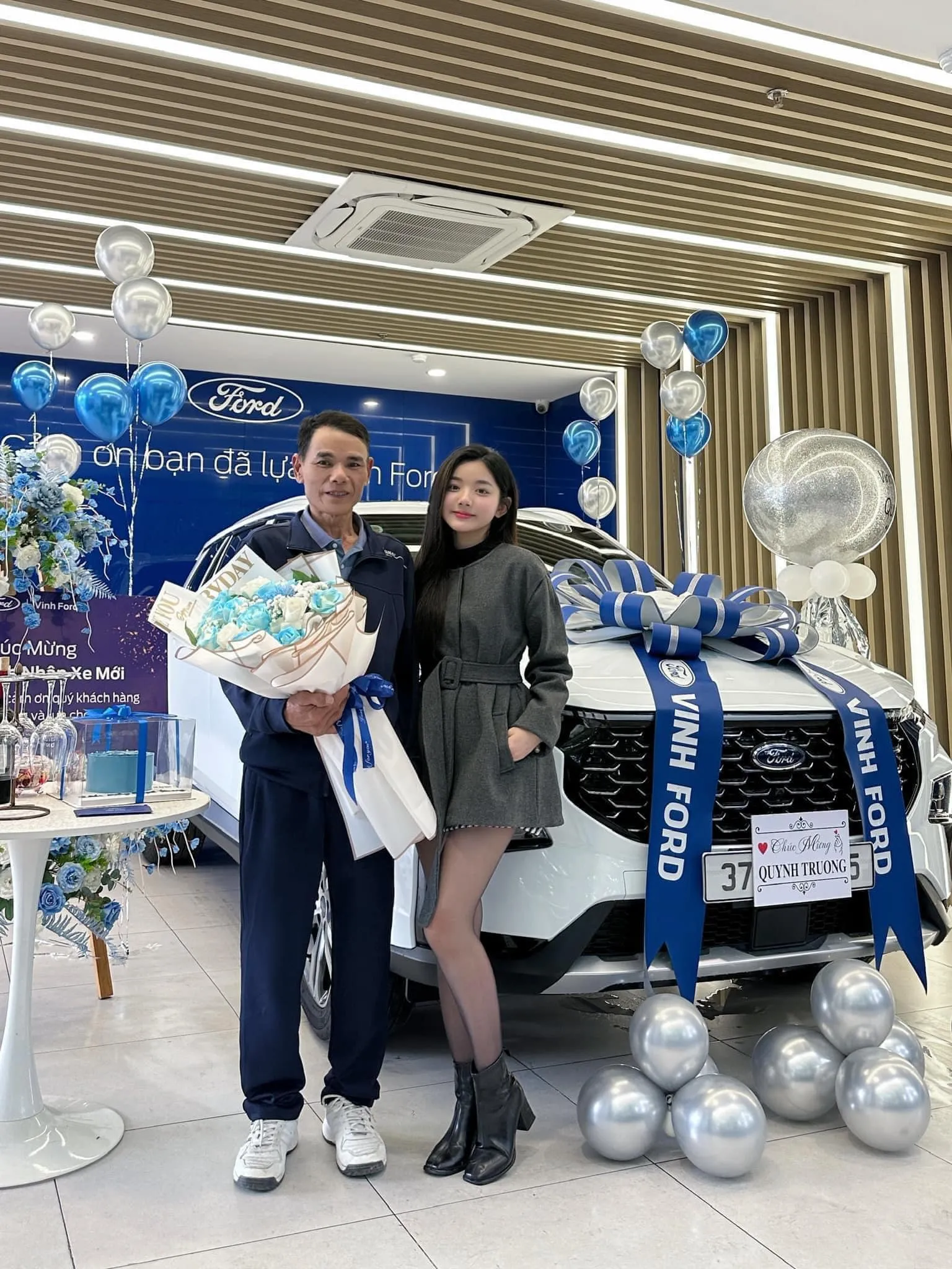 my-nu-mukbang-hot-nhat-viet-nam-tau-xe-hop-tien-ti-choi-tet-cdm-thac-mac-lam-gi-giau-the (2)