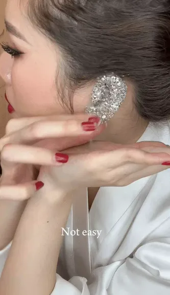 thanh-thanh-huyen-dung-nuoc-rua-nail-tay-trang-hut-hon-1-3-trieu-luot-xem-nhin-mat-moc-sau-do-ai-cung-choang (1)