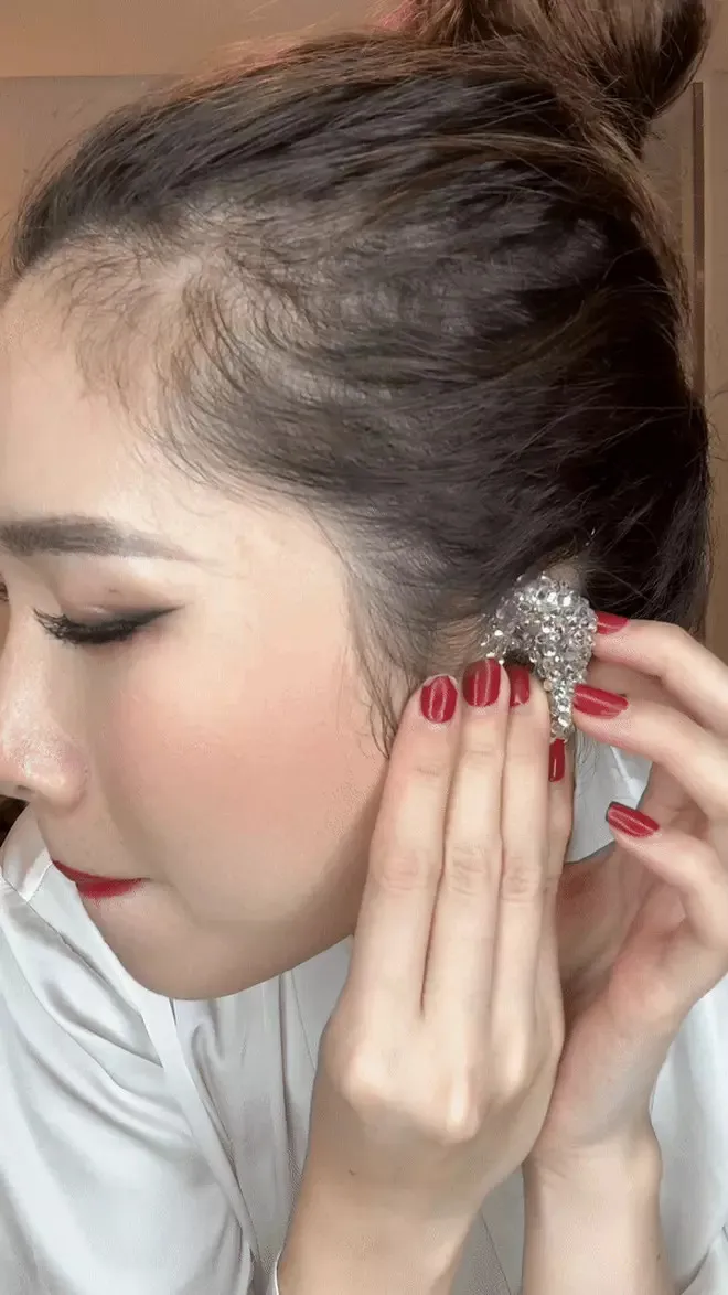 thanh-thanh-huyen-dung-nuoc-rua-nail-tay-trang-hut-hon-1-3-trieu-luot-xem-nhin-mat-moc-sau-do-ai-cung-choang (3)