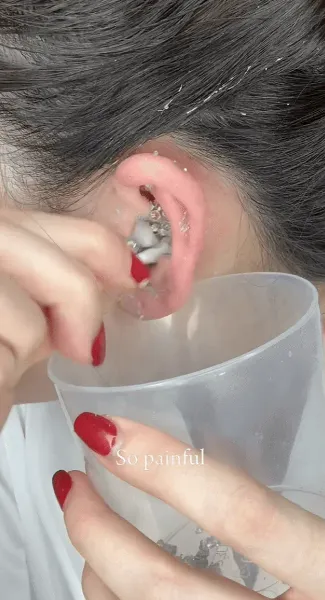 thanh-thanh-huyen-dung-nuoc-rua-nail-tay-trang-hut-hon-1-3-trieu-luot-xem-nhin-mat-moc-sau-do-ai-cung-choang (3)