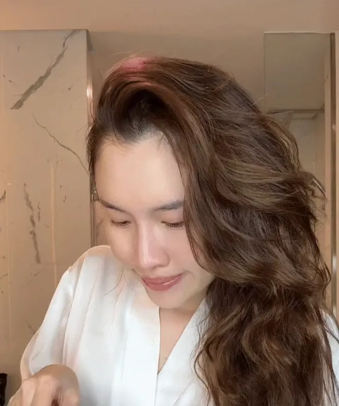 thanh-thanh-huyen-dung-nuoc-rua-nail-tay-trang-hut-hon-1-3-trieu-luot-xem-nhin-mat-moc-sau-do-ai-cung-choang(12)