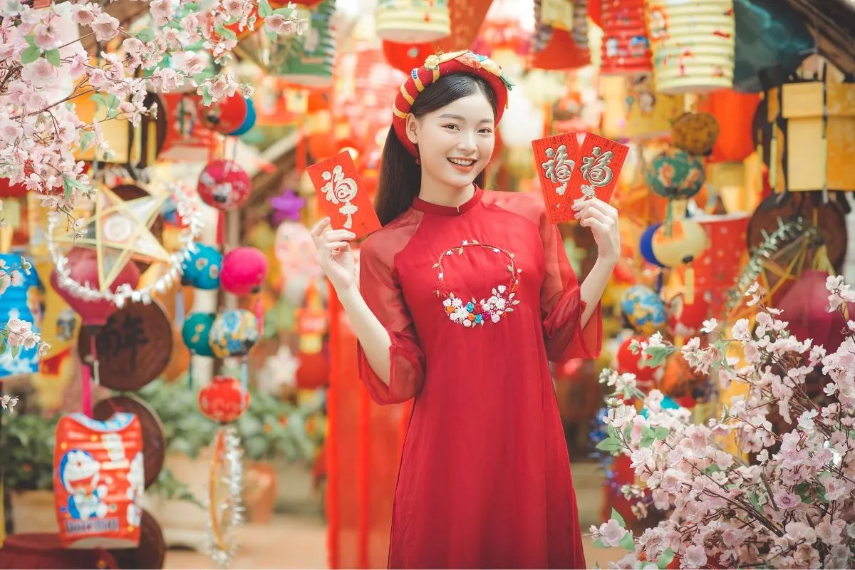 mung-1-tet-giap-thin-2024-nen-mac-mau-gi-de-hut-tai-loc-may-man-ca-nam-tranh-xa-mot-mau-keo-mat-loc (4)