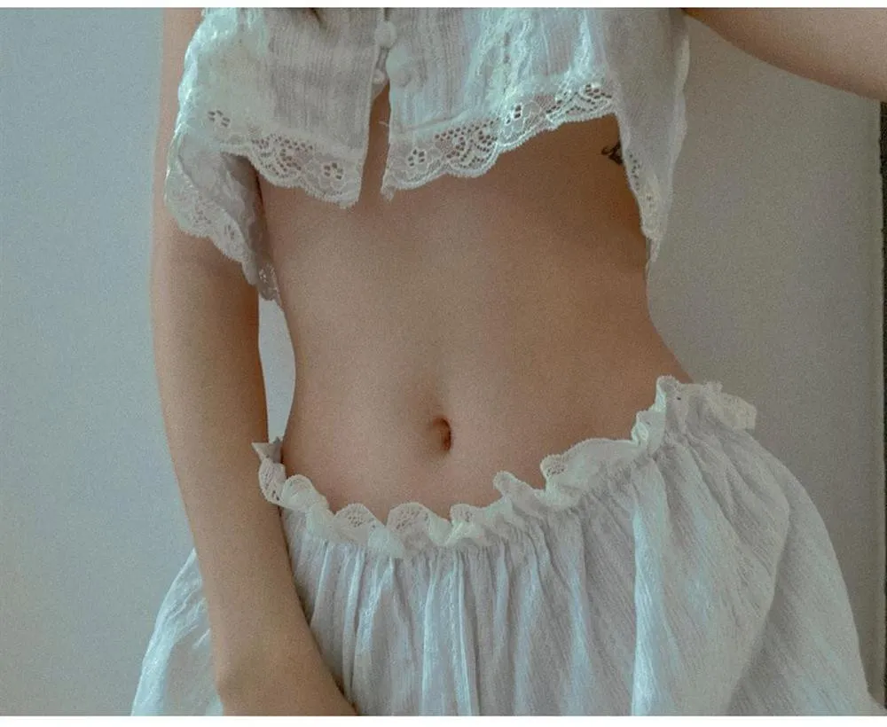 ninh-duong-lan-ngoc-gay-sot-voi-co-bung-san-chac-tuoi-u40-cu-dan-mang-ngo-ngang-truoc-vong-eo-muot-mat (2)