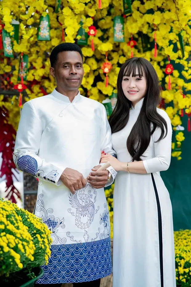 chang-re-tay-me-vo-viet-bo-co-ngoi-khung-ve-binh-dinh-song-can-duoc-mon-dan-da-nhieu-nguoi-viet-e-so (2)