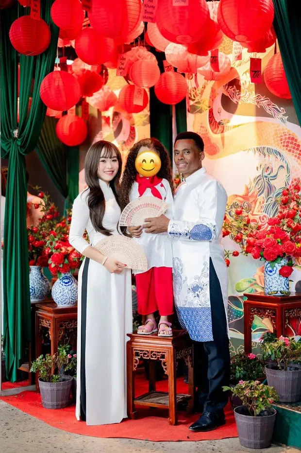 chang-re-tay-me-vo-viet-bo-co-ngoi-khung-ve-binh-dinh-song-can-duoc-mon-dan-da-nhieu-nguoi-viet-e-so (4)