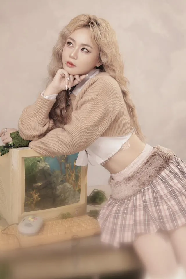 misthy-gay-xon-xao-voi-dien-mao-khac-la-trong-ngay-dau-nam-moi (6)