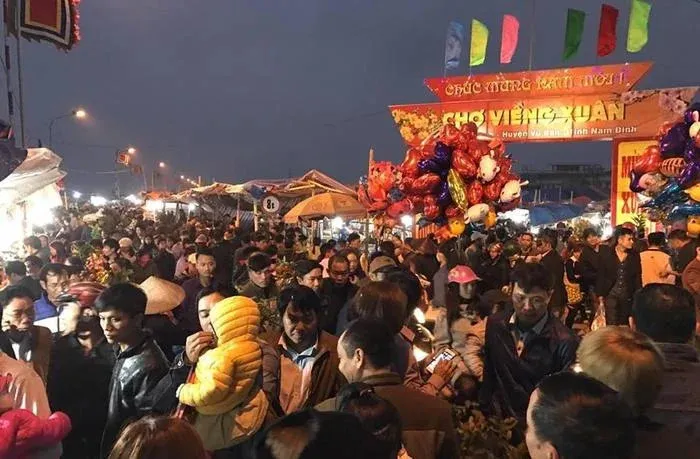 6-cho-doc-nhat-viet-nam-moi-nam-chi-hop-1-lan-dip-tet-di-la-het-e-bi-dinh-ca-chua-co-van-do (111)