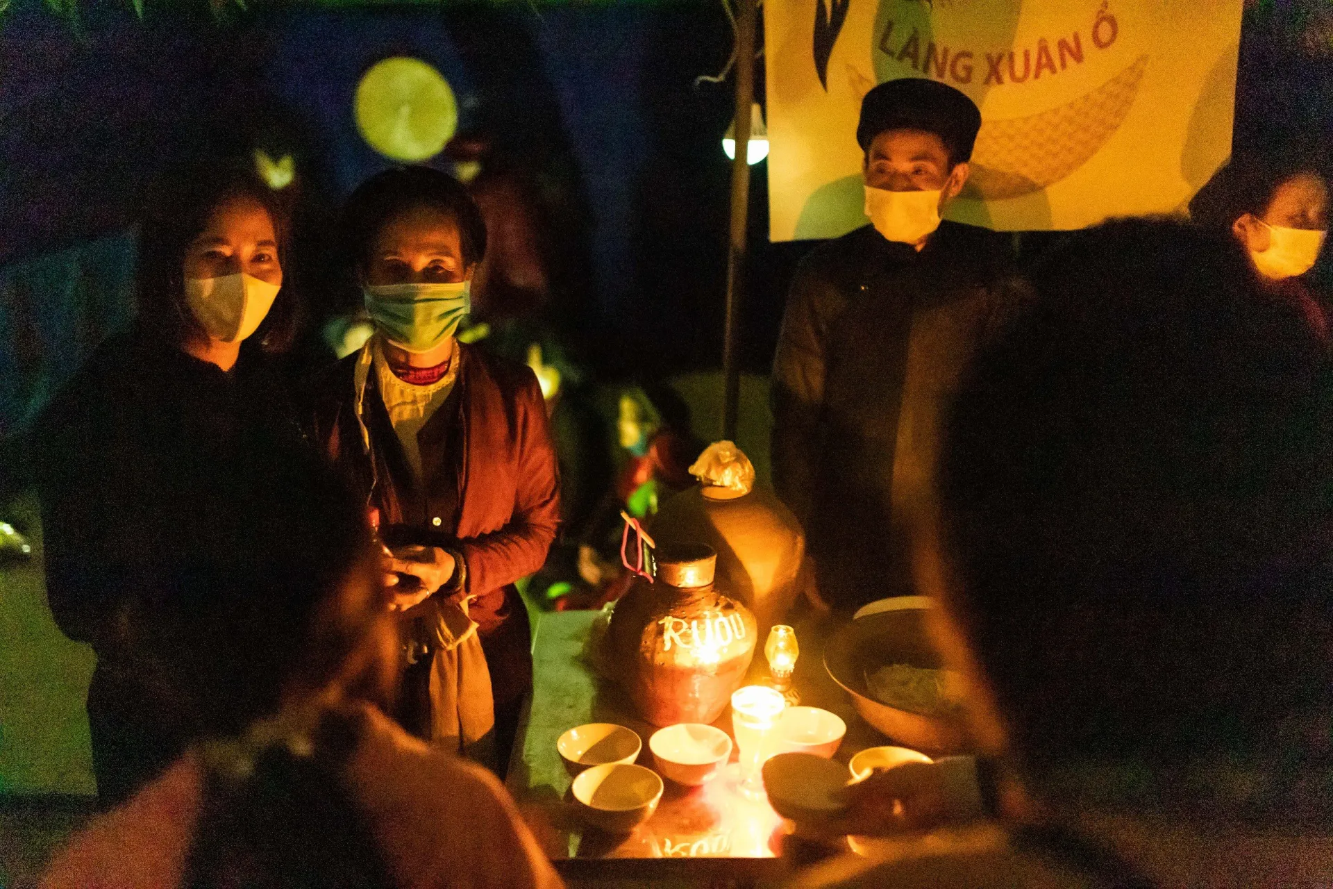 6-cho-doc-nhat-viet-nam-moi-nam-chi-hop-1-lan-dip-tet-di-la-het-e-bi-dinh-ca-chua-co-van-do (9)