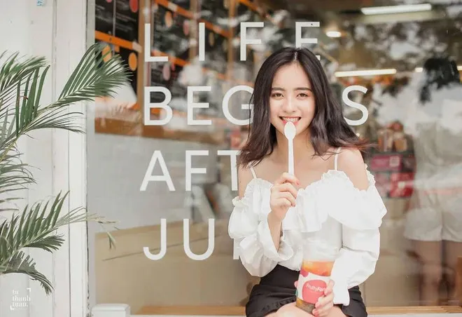 danh-tinh-co-gai-tuoi-rong-chup-anh-the-nhan-sac-bat-chap-camera-thuong-khien-ai-ngam-cung-xuyt-xoa (31)