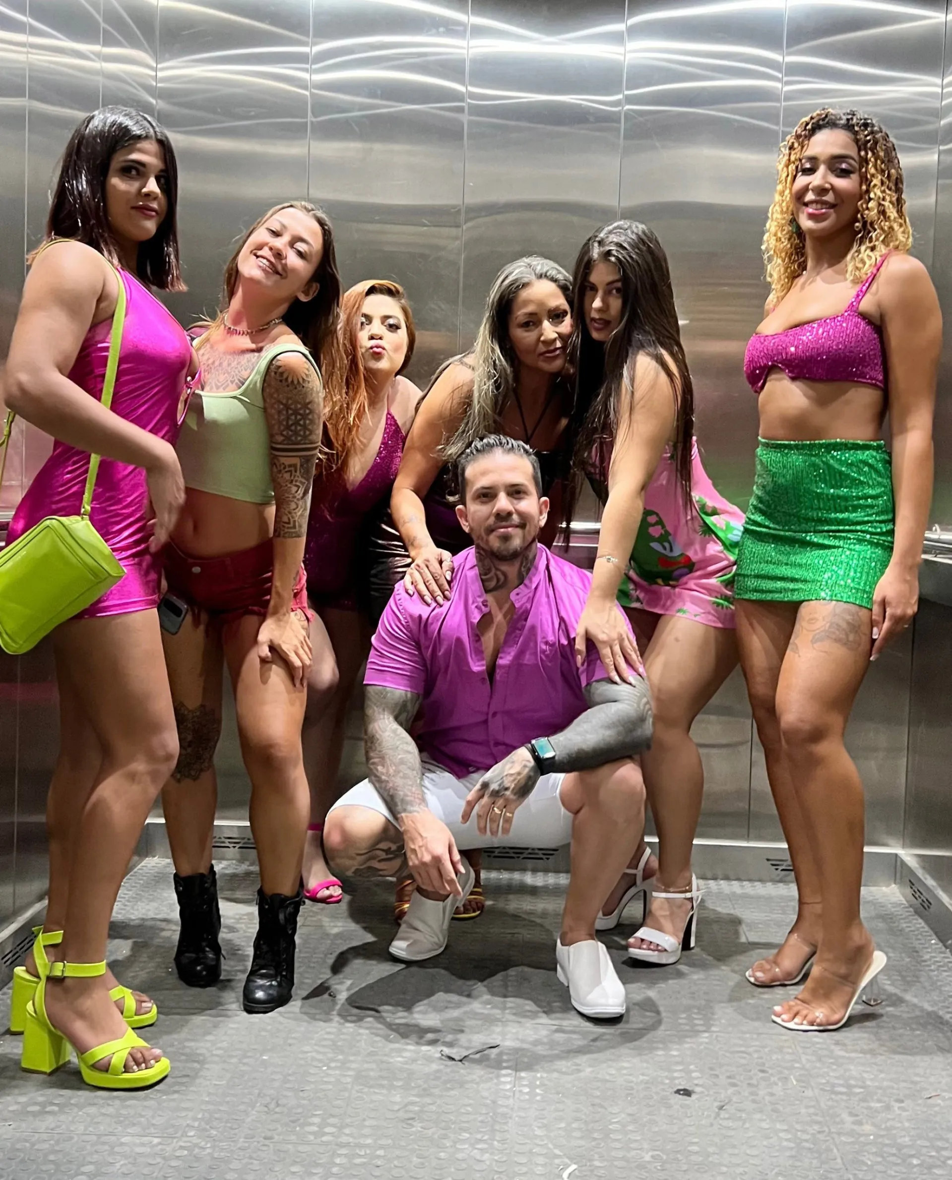 nguoi-dan-ong-37-tuoi-song-chung-5-vo-chi-3-4-ty-mua-qua-valentine-sap-lich-vui-ve-khong-ai-thiet-thoi (4)