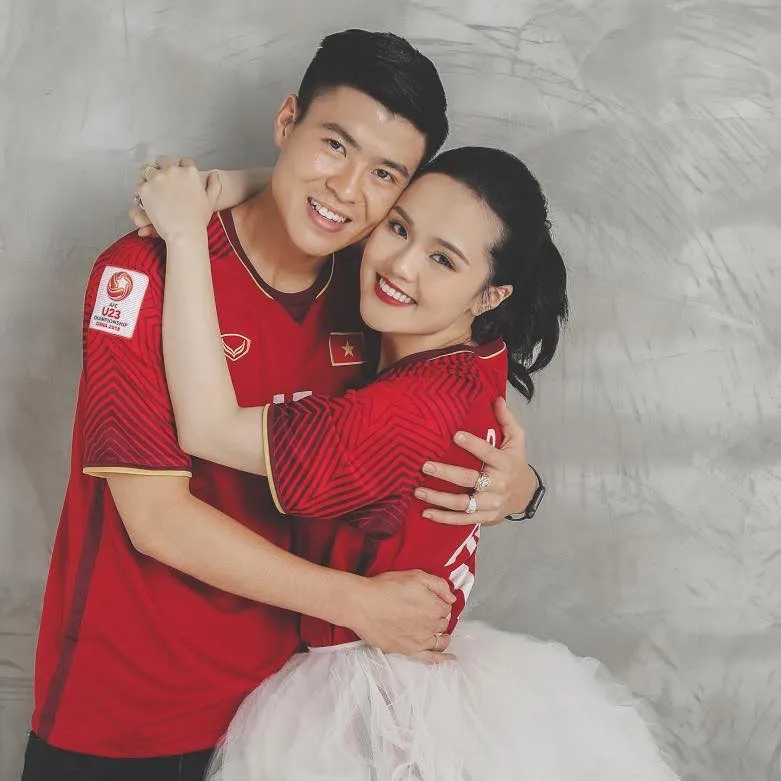 vo-chong-duy-manh-don-tet-buon-tai-chinh-khanh-kiet-con-nhap-vien-ban-hang-tu-mung-1-tet (1)