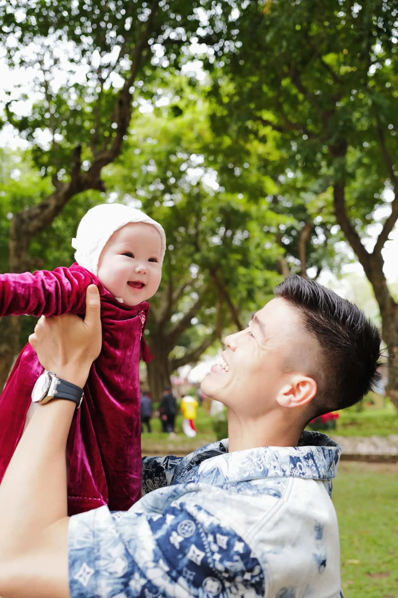 vo-chong-duy-manh-don-tet-buon-tai-chinh-khanh-kiet-con-nhap-vien-ban-hang-tu-mung-1-tet (4)