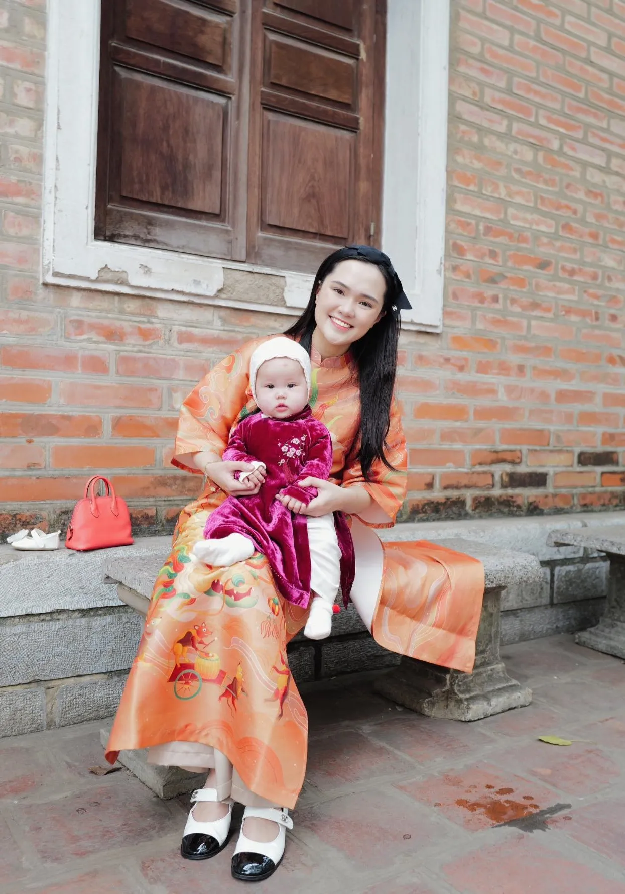 vo-chong-duy-manh-don-tet-buon-tai-chinh-khanh-kiet-con-nhap-vien-ban-hang-tu-mung-1-tet (6)